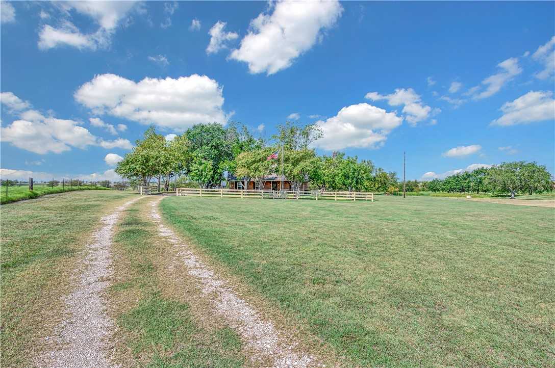 photo 2: 443 Rost Road, McGregor TX 76657