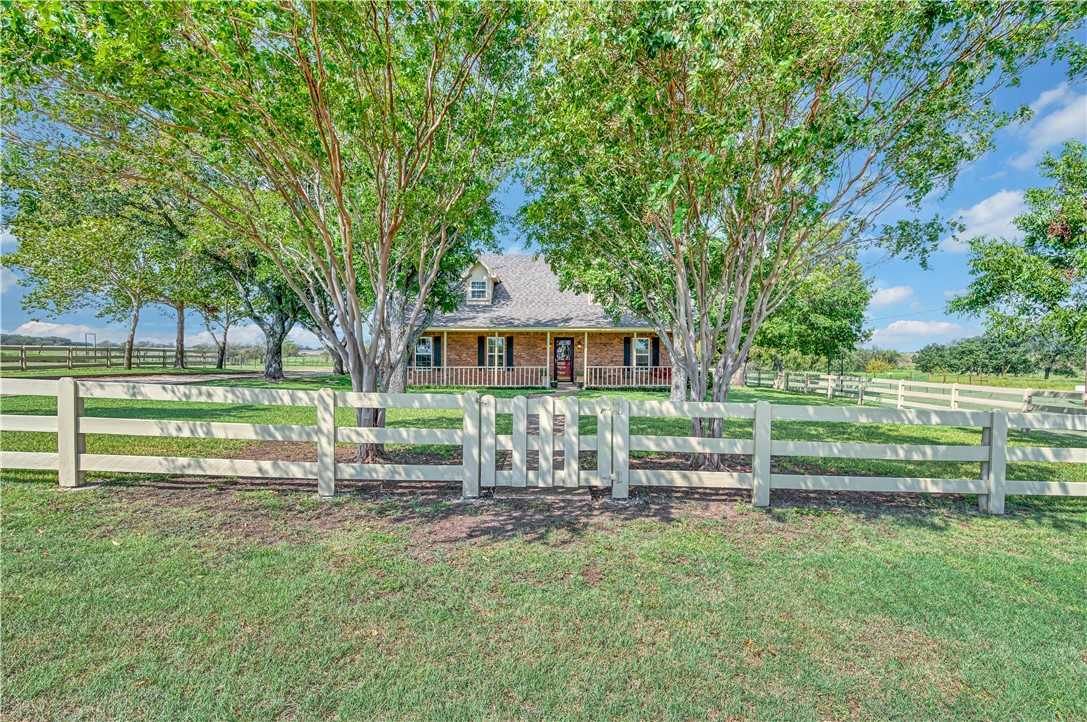 photo 3: 443 Rost Road, McGregor TX 76657