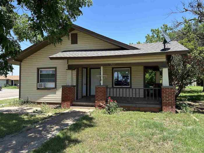 photo 1: 511 W MICHIGAN AVENUE, Electra TX 76360