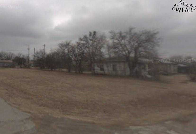 photo 1: 400 W GLISSON AVENUE, Electra TX 76360