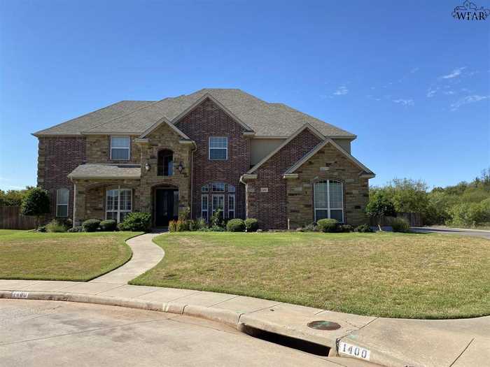 photo 1: 1400 TANGLEWOOD DRIVE, Wichita Falls TX 76309