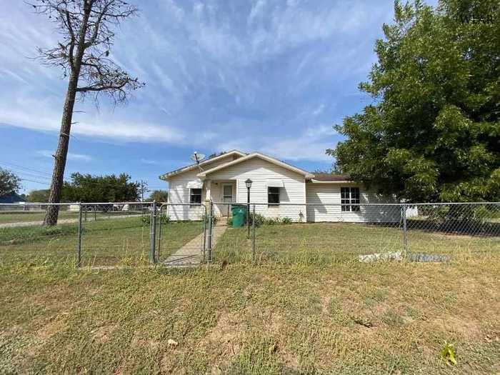 photo 1: 1000 E CRAFTON STREET, Henrietta TX 76365