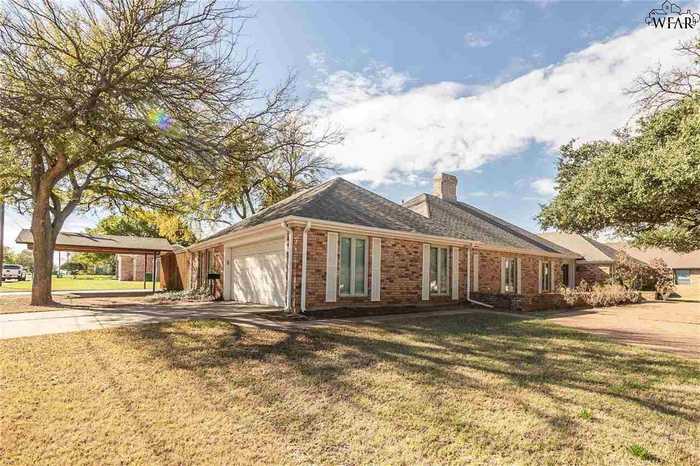 photo 2: 603 W OMEGA STREET, Henrietta TX 76365