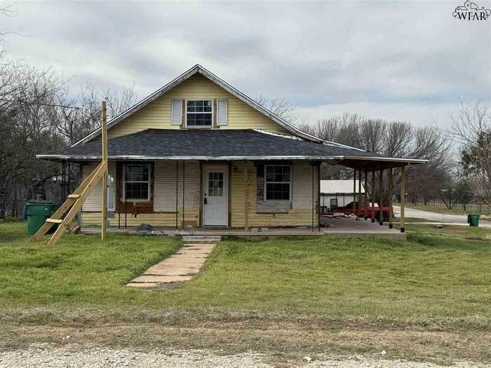 photo 1: 915 N BRIDGE STREET, Henrietta TX 76365