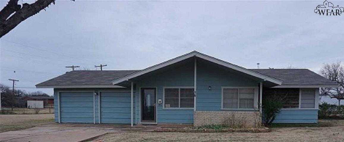 photo 1: 400 WEST AVENUE, Electra TX 76360