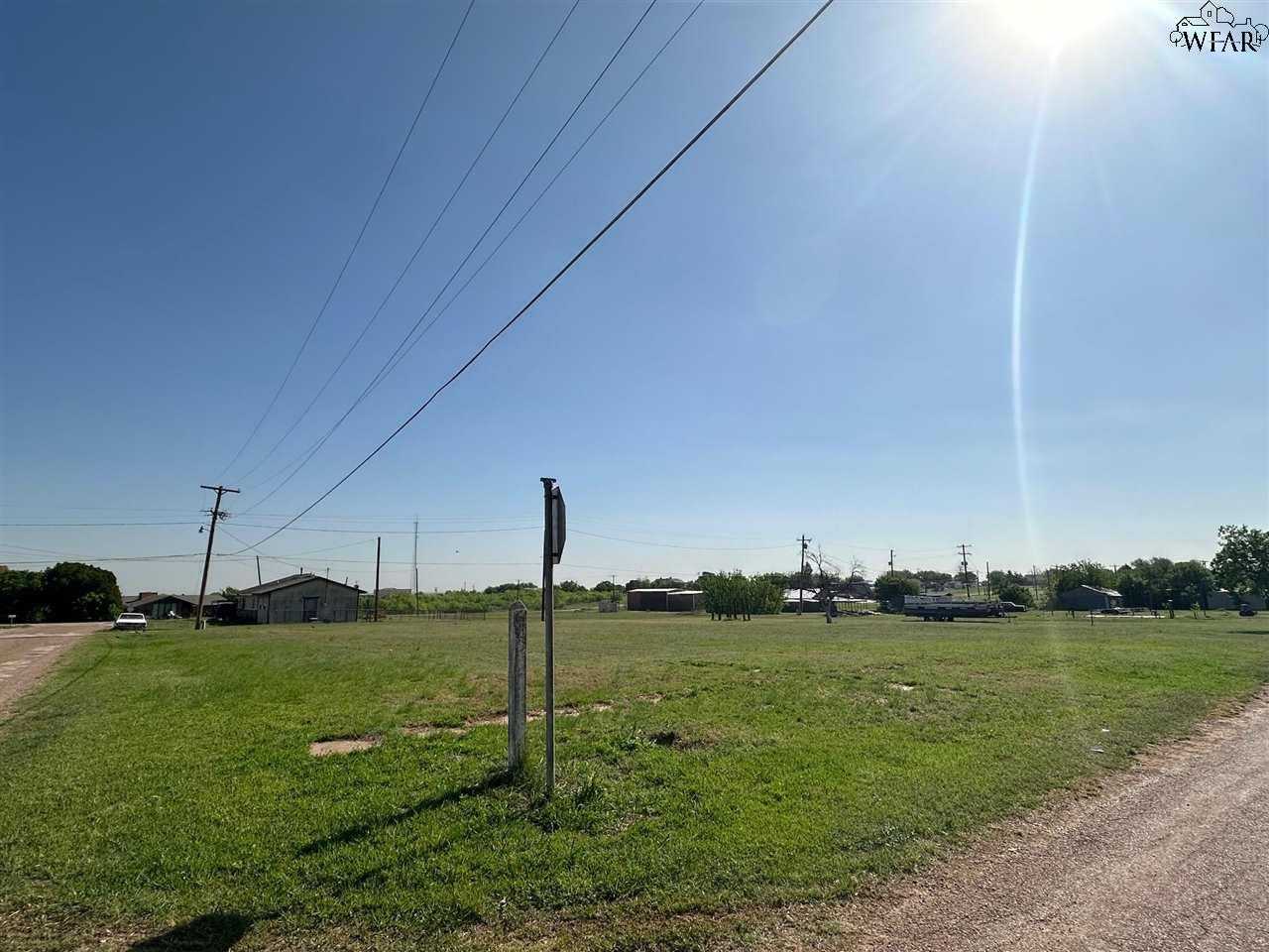 photo 1: 201 E LINCOLN AVENUE, Electra TX 76360