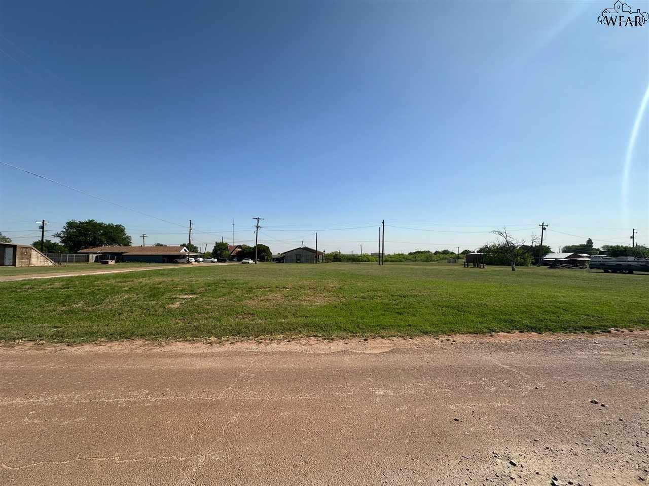 photo 3: 201 E LINCOLN AVENUE, Electra TX 76360