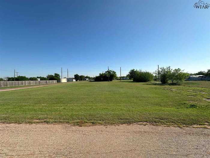 photo 1: 901 E BRYAN AVENUE, Electra TX 76360