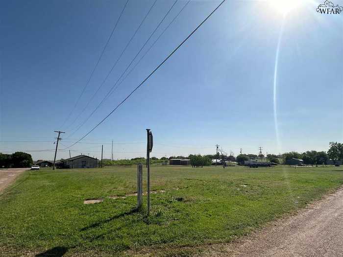 photo 1: 203 E LINCOLN AVENUE, Electra TX 76360