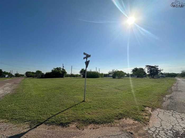 photo 2: 903 E BRYAN AVENUE, Electra TX 76360