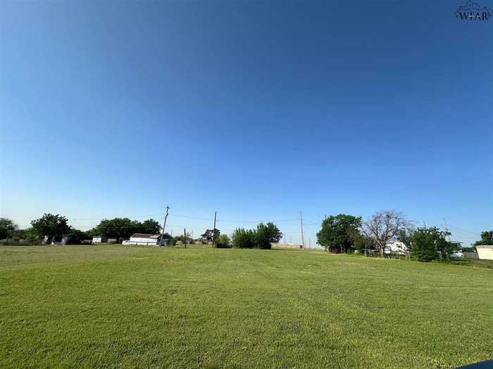 photo 1: 902 E ROOSEVELT AVENUE, Electra TX 76360