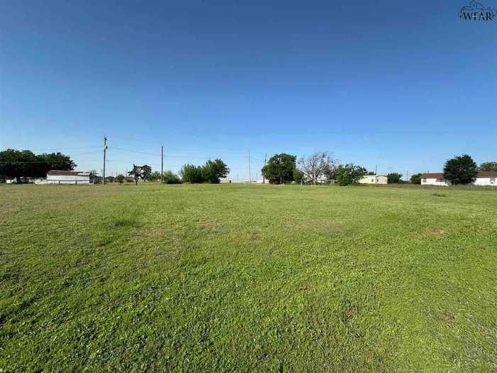 photo 2: 902 E ROOSEVELT AVENUE, Electra TX 76360