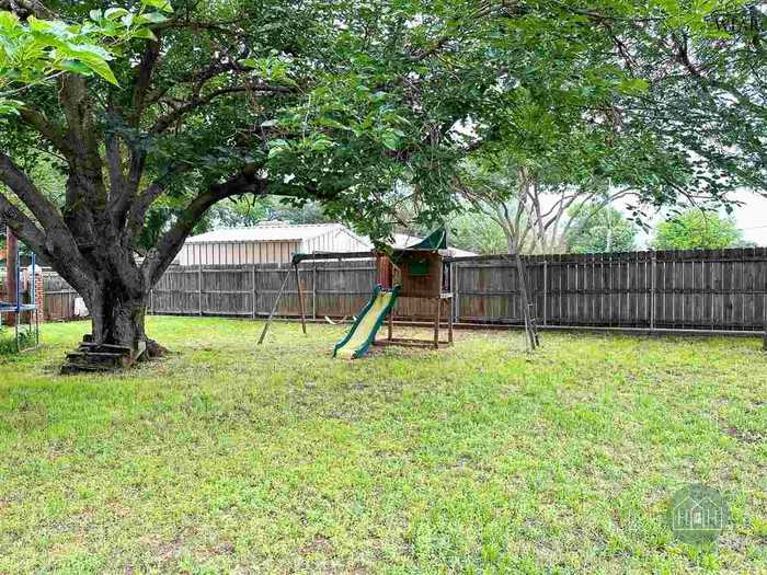 photo 13: 810 W BOIS DARC STREET, Henrietta TX 76365