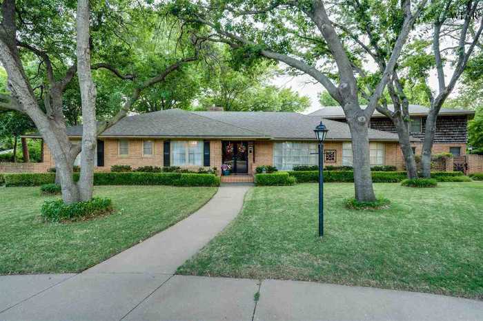 photo 1: 4 TRENTON TERRACE, Wichita Falls TX 76308