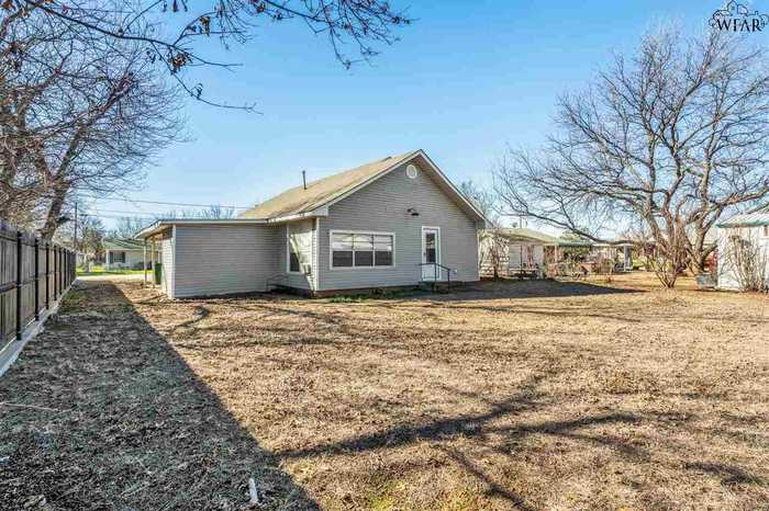 photo 21: 208 E SPRING STREET, Henrietta TX 76365