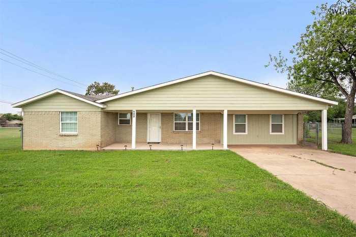 photo 1: 900 N 4TH STREET, Iowa Park TX 76367