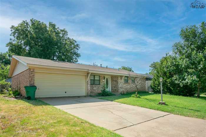 photo 2: 113 WOOD CIRCLE, Iowa Park TX 76367