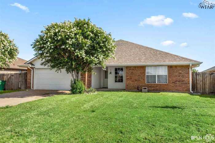 photo 1: 910 E TEXAS AVENUE, Iowa Park TX 76367