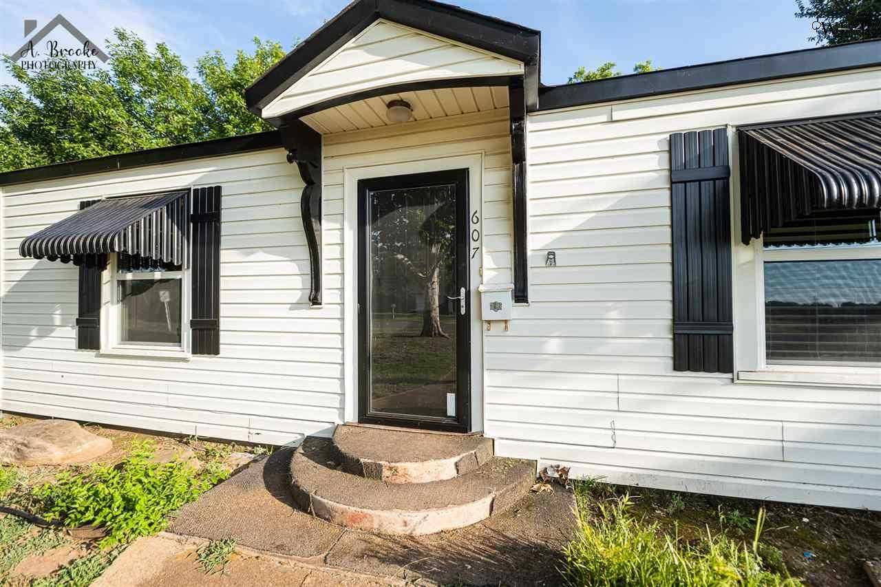 photo 3: 607 E CASH STREET, Iowa Park TX 76367