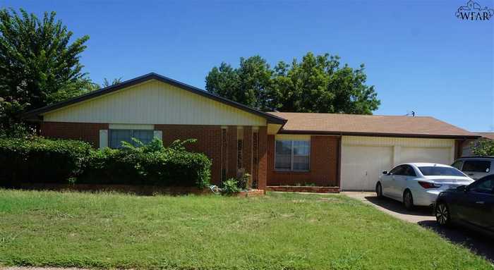 photo 1: 4607 CASCADES DRIVE, Wichita Falls TX 76310