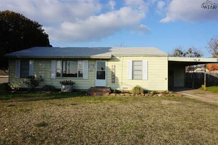 photo 1: 310 W BANK STREET, Iowa Park TX 76367