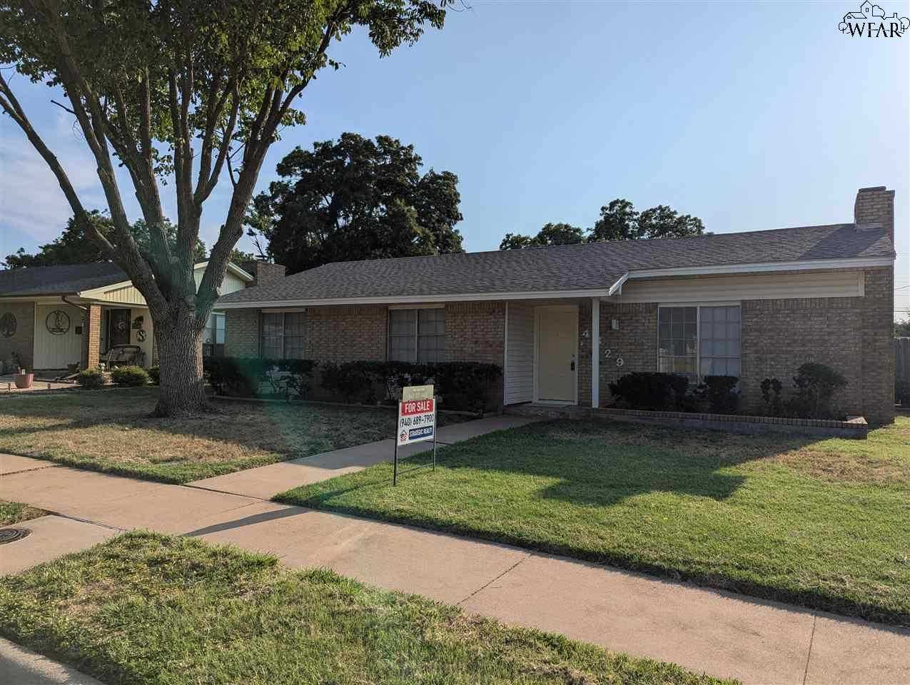 photo 2: 4629 EL CAPITAN DRIVE, Wichita Falls TX 76310