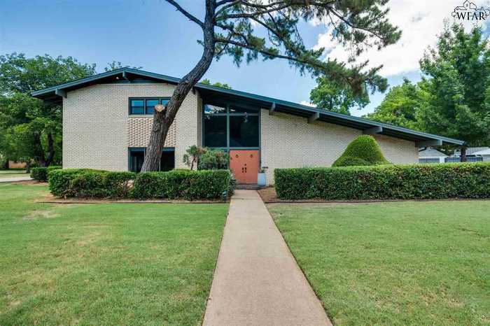 photo 1: 2024 CLARINDA AVENUE, Wichita Falls TX 76308