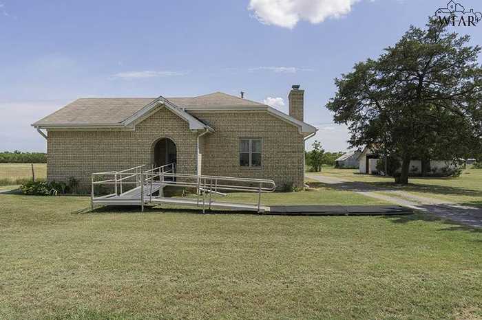 photo 2: 926 HORSESHOE LAKE ROAD, Iowa Park TX 76367