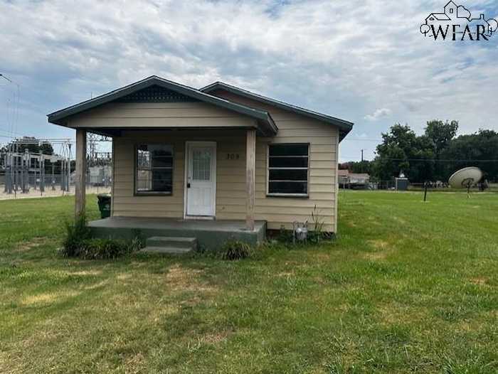 photo 1: 309 E MAGNOLIA AVENUE, Iowa Park TX 76367