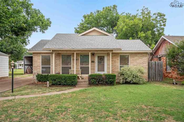 photo 1: 406 W MAGNOLIA AVENUE, Iowa Park TX 76367