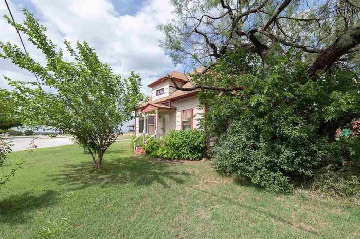 photo 2: 1104 N BRIDGE STREET, Henrietta TX 76365