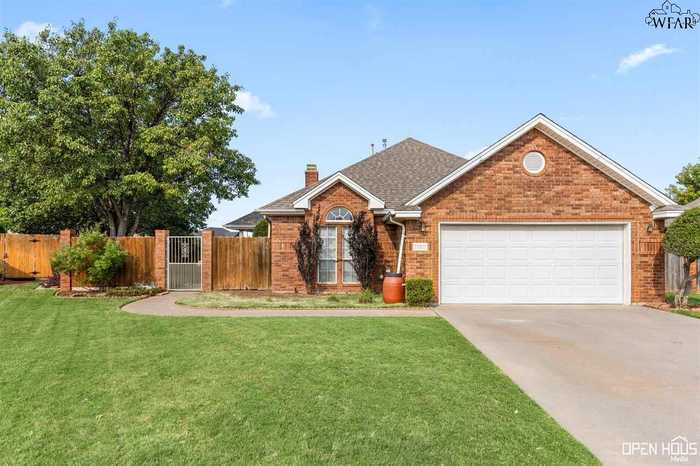 photo 1: 3 TWELVE OAKS COURT, Wichita Falls TX 76310