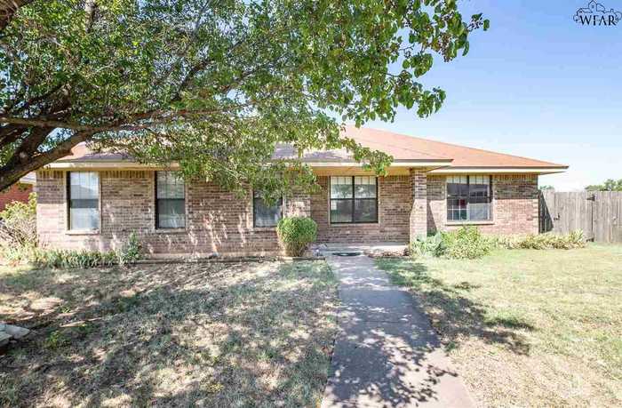 photo 2: 111 TUMBLEWEED COURT, Henrietta TX 76365