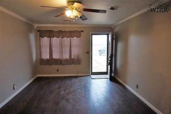 photo 2: 400 WEST AVENUE, Electra TX 76360